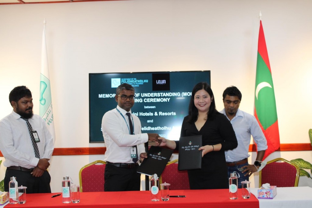 V. atholhugai floating resort eh tharahgee kuranee