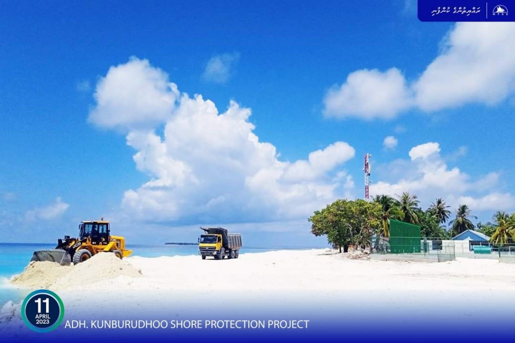 Kunburudhoo gondudhoh himaayai kurumuge masakkaiy baarah kuriah