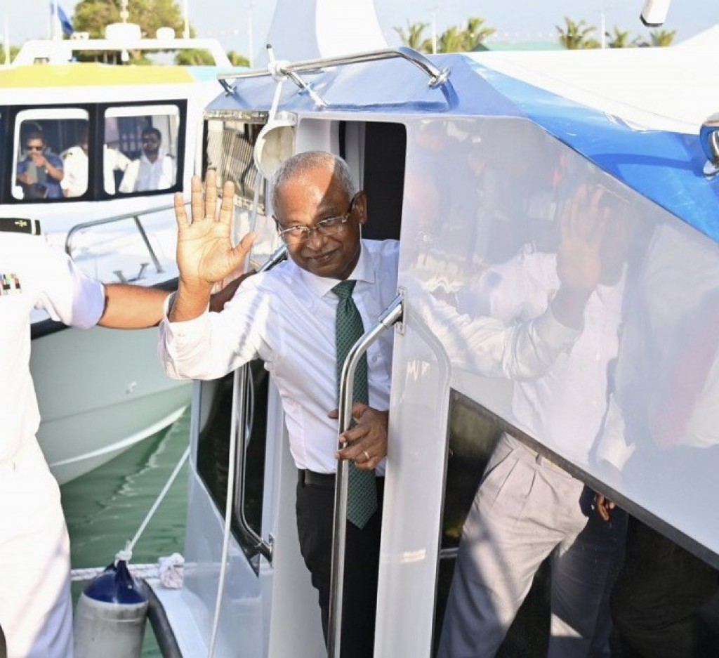 Ehbaivanthah kamuge dhuvas faahaga kuran Raees maadhamaa Kolhufuttah vadaigannavanee