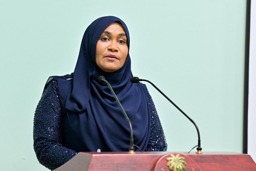 Dharikalunaa gulhey gothun dhehki vaahaka thakaa gulhigen Mandhy adhi Fayyaz ah dhauvaa kuranee