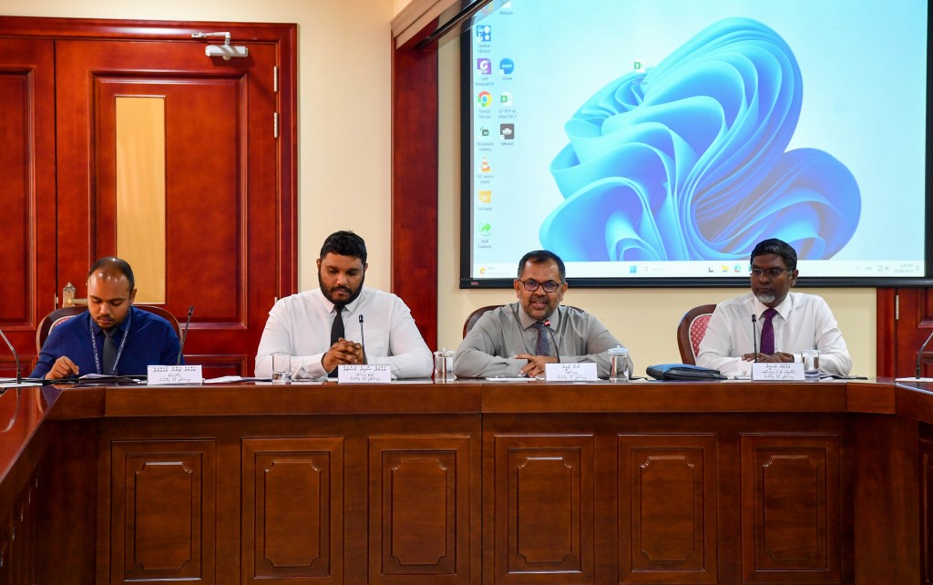 Kunfunithakuge muvazzafunge therein fannee dhaairaathakuge muvazzafunge musaara kudaeh nukuraanan: Zameer