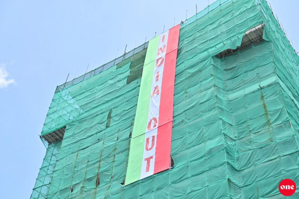 Raees Yameen ge gekolhaai PPM office ah fuluhun vadhe, India Out banner thah nagaifi