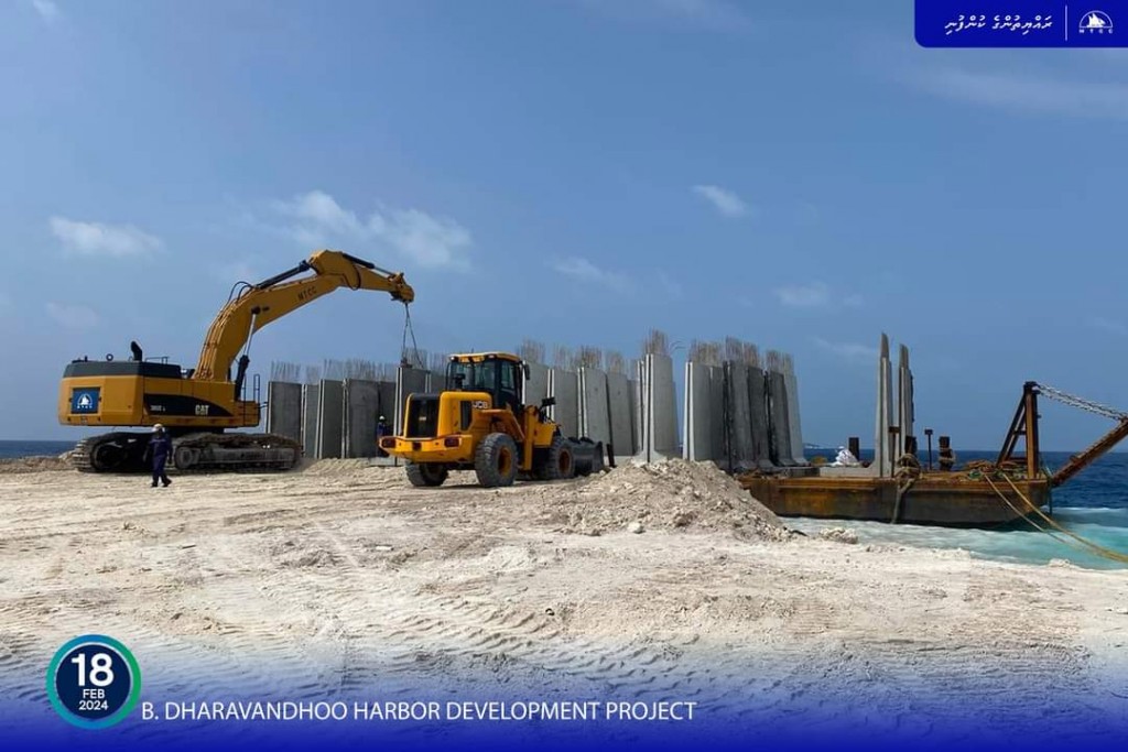 Dharavandhoo bandharu masakkathah beynunvaa bodu hilaigen furathama shipment gengosfi