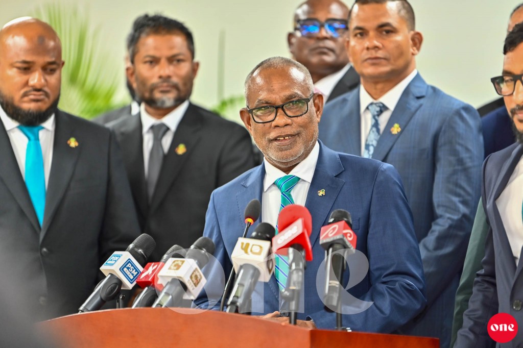 Dhiveheenge raajje binaakuran 10 nuvatha 15 aharu verikamugai thiben jehey: Abdul Raheem