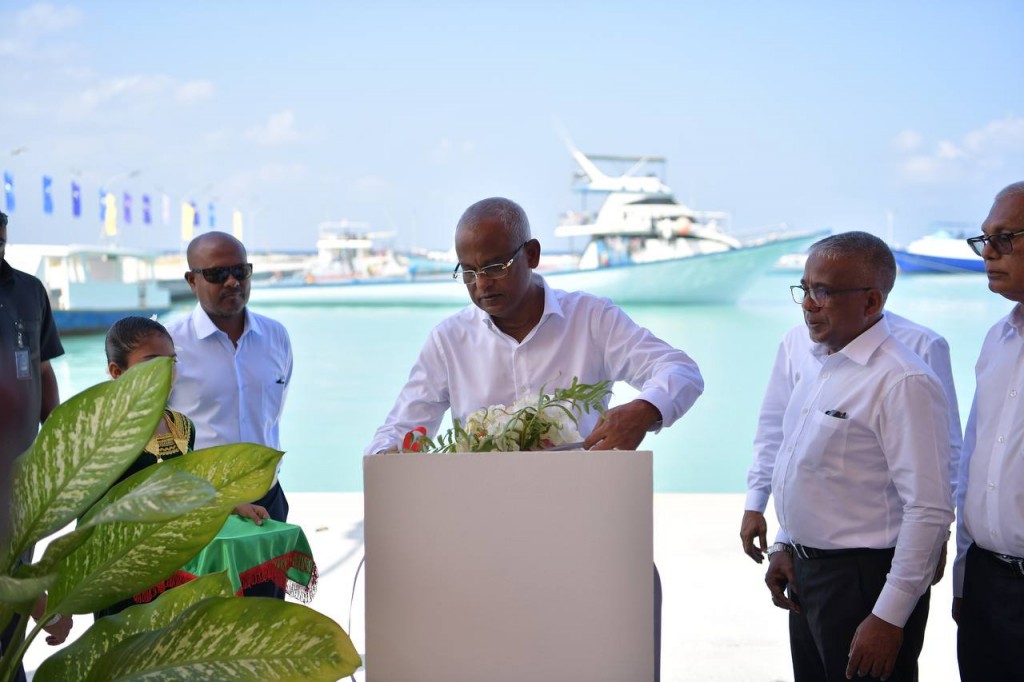 Maradhoo aai Maradhoofeydhoo ge bandharu Raees hulhuvaidhevvaifi