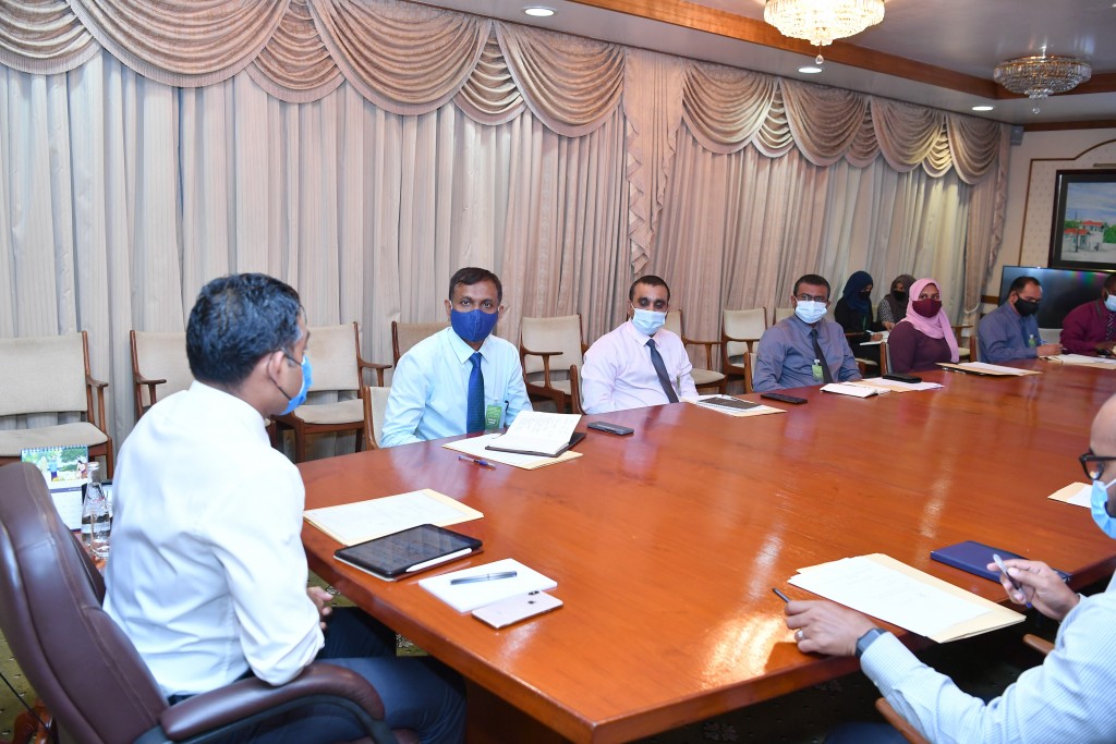 Lecturer innaai  Tutor inge musaaraige onigandu faaskuran Pay Commotion ah fonuvaifi