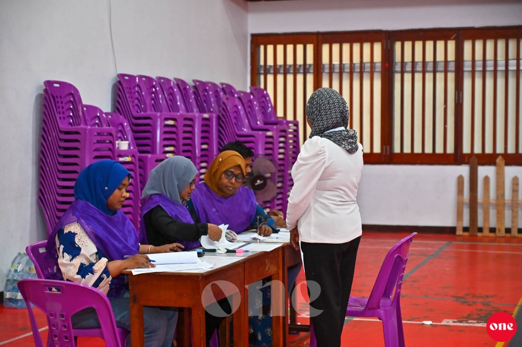 Majilis inthihaabah EC in 100 ah vure gina vazeefaage furusathu hulhuvaalaifi