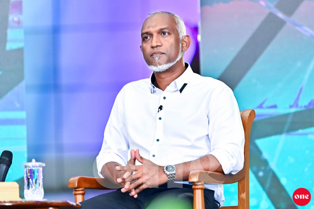 Flat ah sharuthu hamanuvaa meehunge boahioyaavahi kamuge hagguves rahkaatheri kohdheynan: Raees