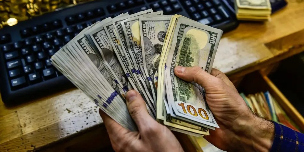 Vagu dollar vikkumuge Scam eh, olhuvaalaigen 3 lakka eh haa rufiyaa