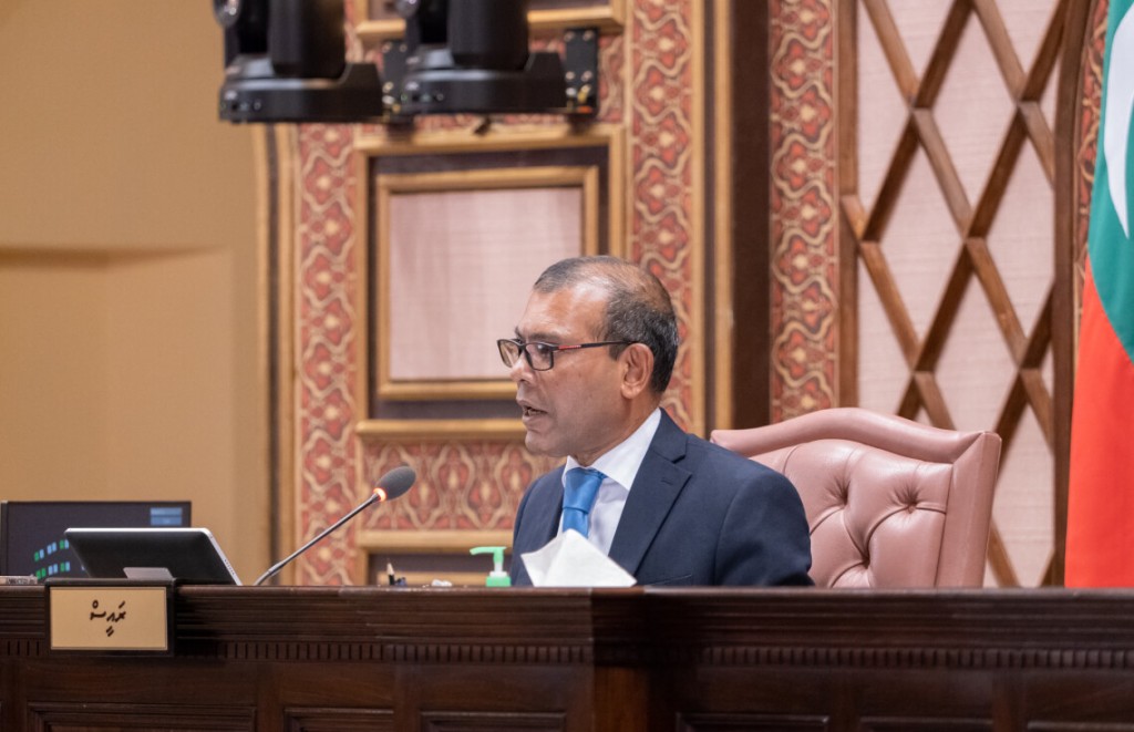 Kothalhaabehey bill nuninmai chutteeah nudhaan hushahelhumun, Nasheed vidhaalhuvee maadhamaa majilis chutteeah dhaanekamah