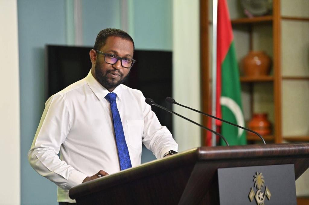 Vazeefaa ge bireh nudhakkaanan, namaves Raees ge siyaasathaa dhekolhah masahkaiykuraa nama magaamun vakikuraane: Miuvaan