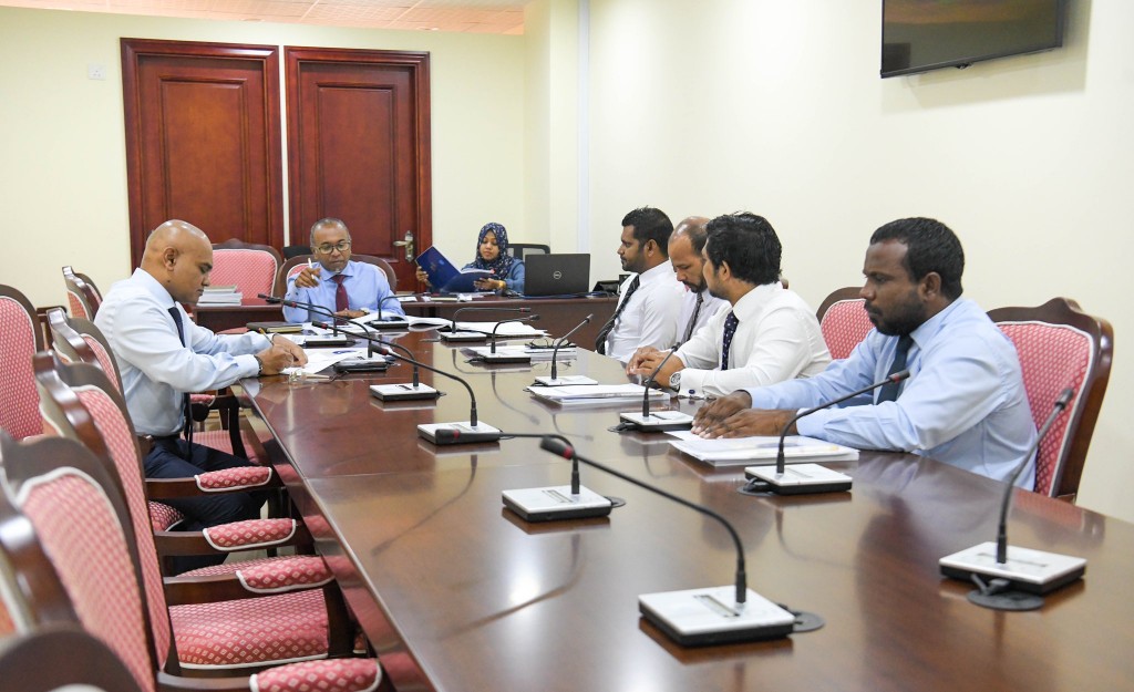 Majlis gai vazeerunnaa ithuru suvaalu kurumuge vaguthu 30 Minute ah ithuru kuran faas koffi