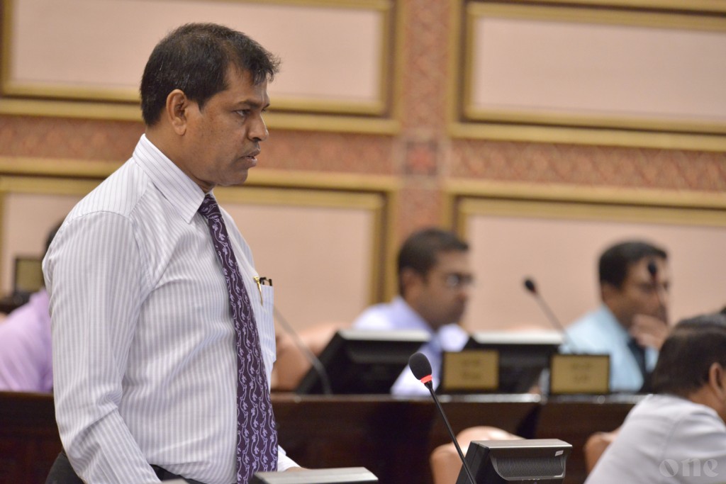 Riza akee siyaasee party ge nizaamah raajje badhalukurumuge hihsaadhaareh: Nasheed