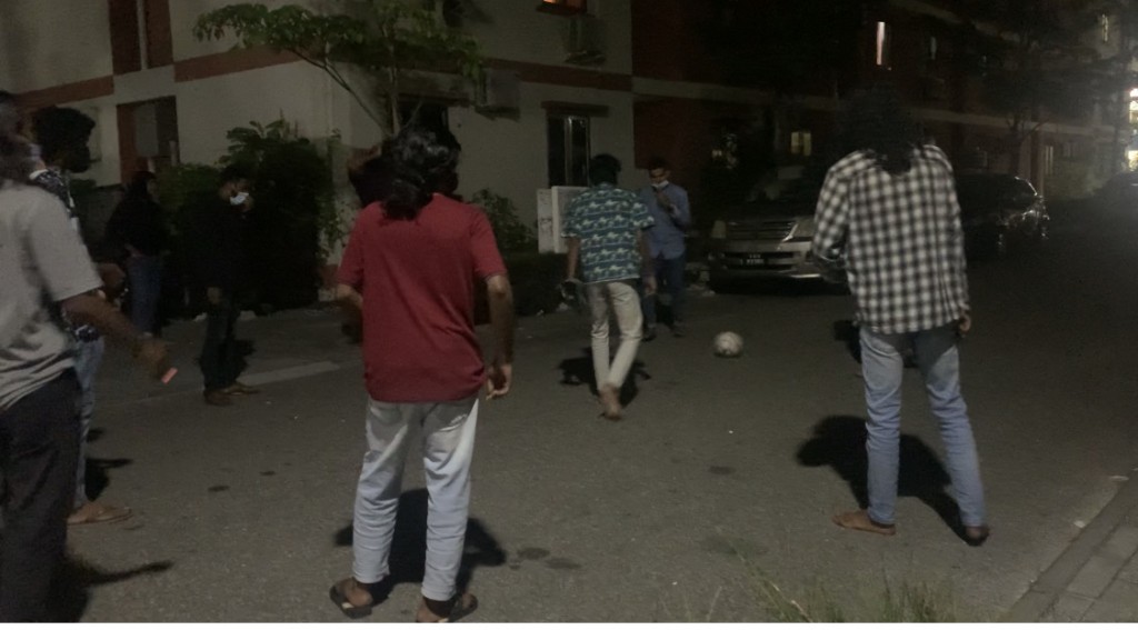 Mirey ves Maimoona gey dhoshugai zuvaanun muzaaharaa kohfi, ninmaalee ethanugai footboalha match eh kulhumahfahu