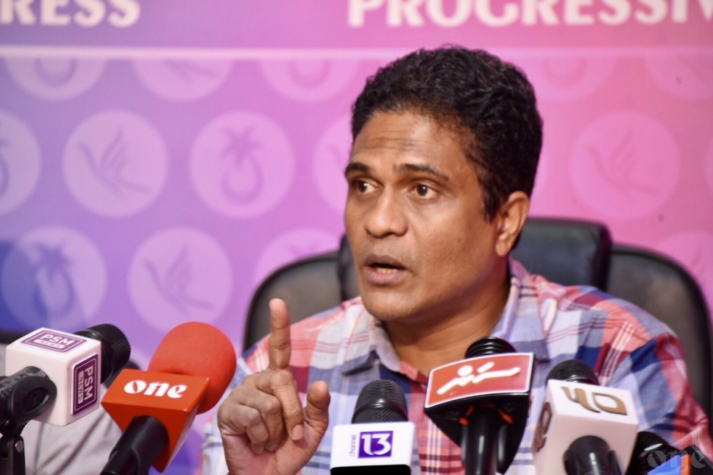 Platinum residence inn Nihan flat eh ballavaigathee SOF inn libunu dholhu lakka dollar ge cheque akun