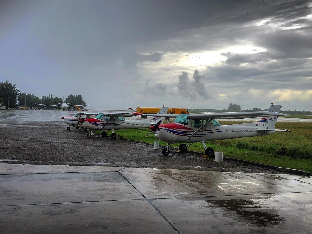 Flying School dharivarunnah badhalu hoadhaidhee, zinmaavaa faraaithakah fiyavalhu alhan sarukaarah govaalai faaskoffi