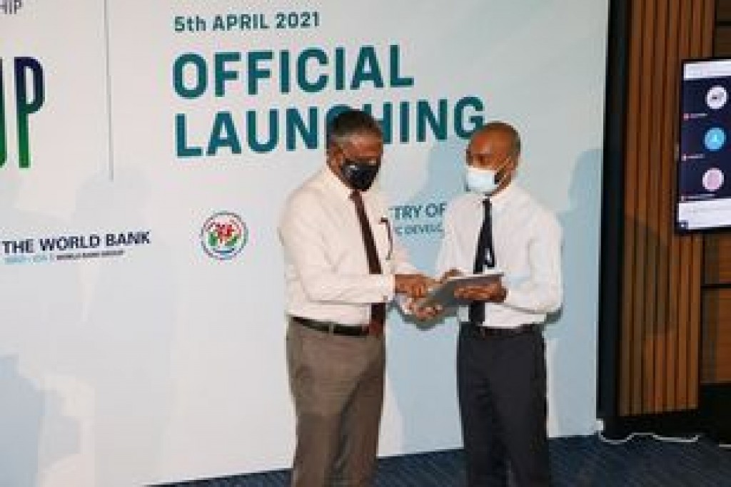 Amilla viyafaari fashan beynunvaa zuvaanunnah 40,000 Dollar ge eheetherikan libeyne mubaaraatheh fashaifi