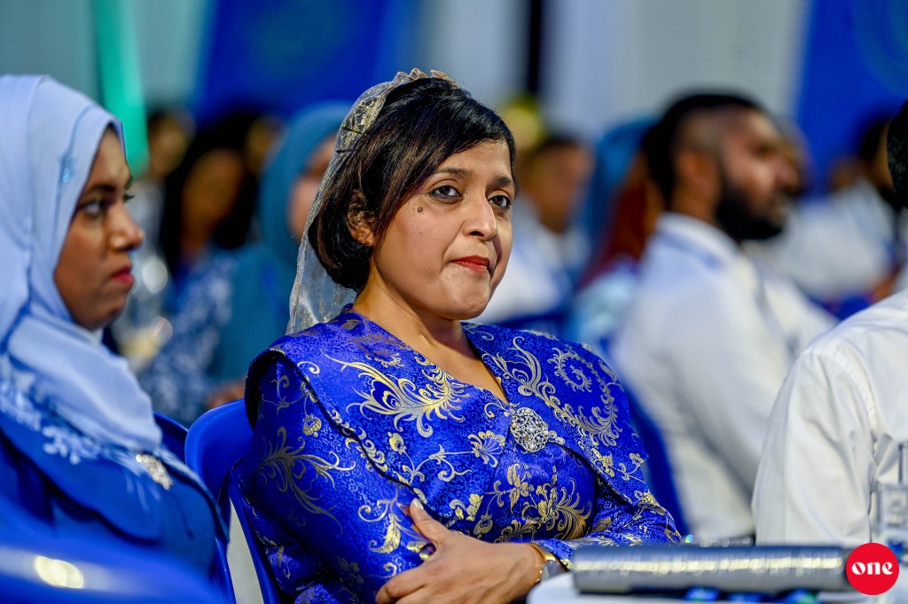 Dhaulathun enme rufiyaaehvves vagakah nunagan: Dunya