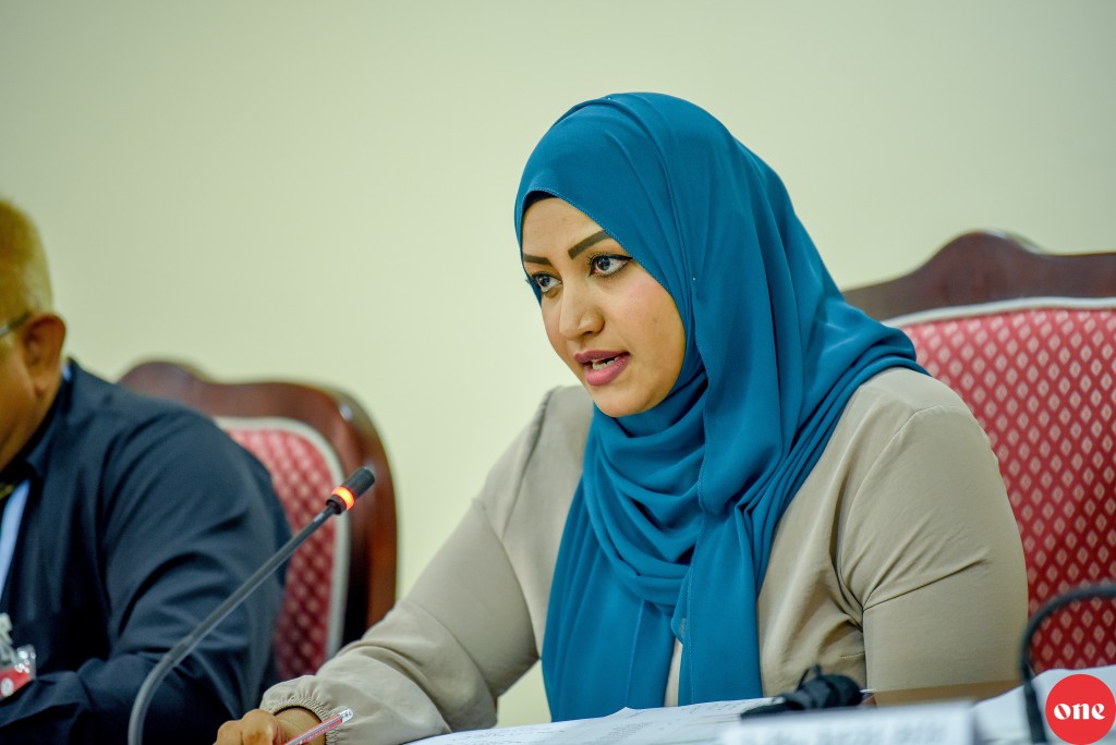 Shimaz ah hamalaa dhinumugai alhugandu ge aailaa ge baiverivumeh noannaane: Nahulaa