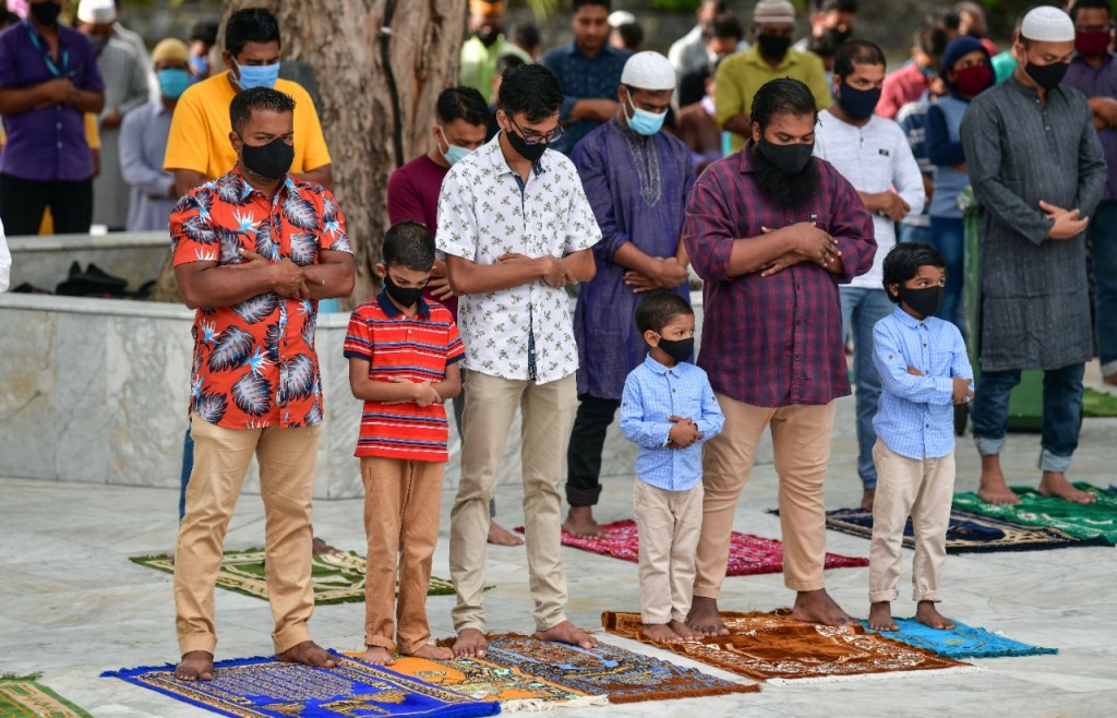 Alhukankurun mathee hedhiboduvamun anna zuvaanaa ah Allah tha'aalaa giyaamai dhuvahun mathee dharaja dhehvaafaivey: Khuthubaa
