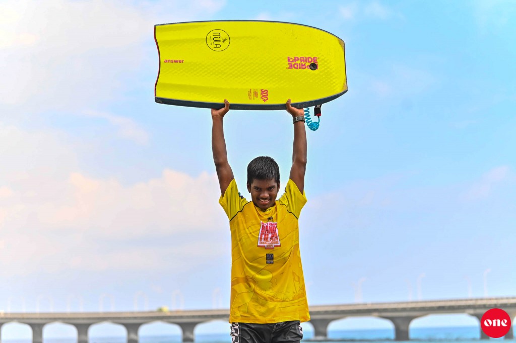 Bodyboarding gaumee team ge onigandah badhaleh, junior athlete innahves furusathu dheyne
