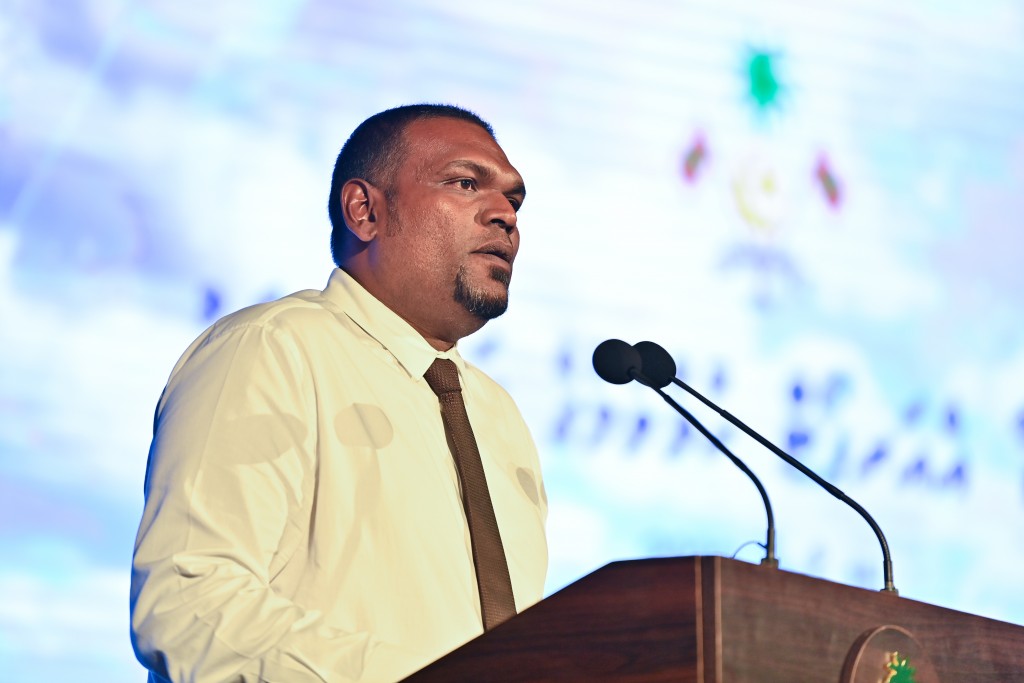3 Airport ehgge runway gai light harukoh kuriyah oiy 2mastherey nimeyne: Rizvy
