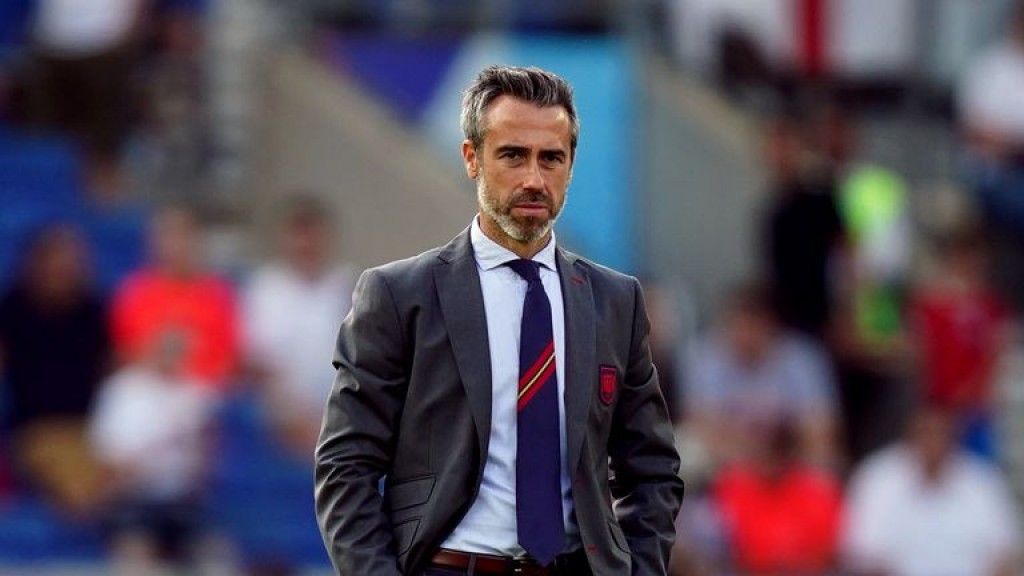 Spain anhen team ge kulhuntherin bunanee coach fonuvaalumun noonee nukulheyne kamah