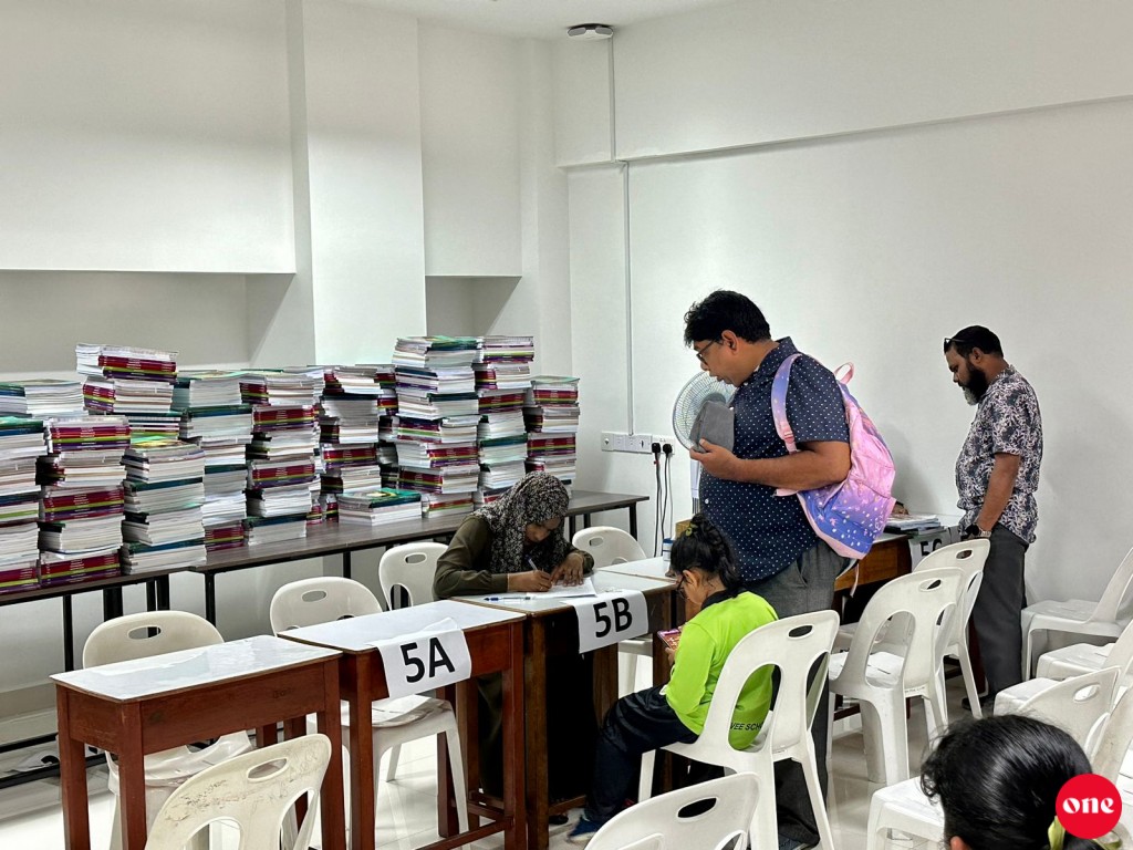 Dhiraasee aharu ge kiyevun ninmai, bodu chutty ah
