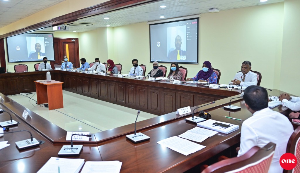#OnePhoto: Addu flying school ge massala Majilis committee ah