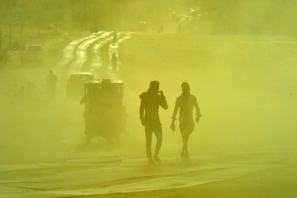 India's northern state swelters in extreme heat, doctors advise people over 60 to stay indoors