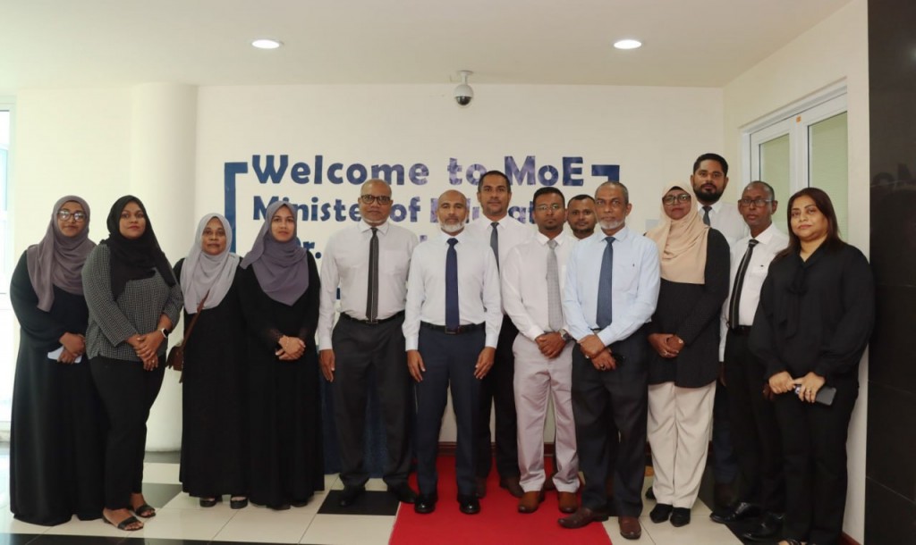 Bodu chuttee December ah, dhiraasee aharu feshun January ah badhalukuranee