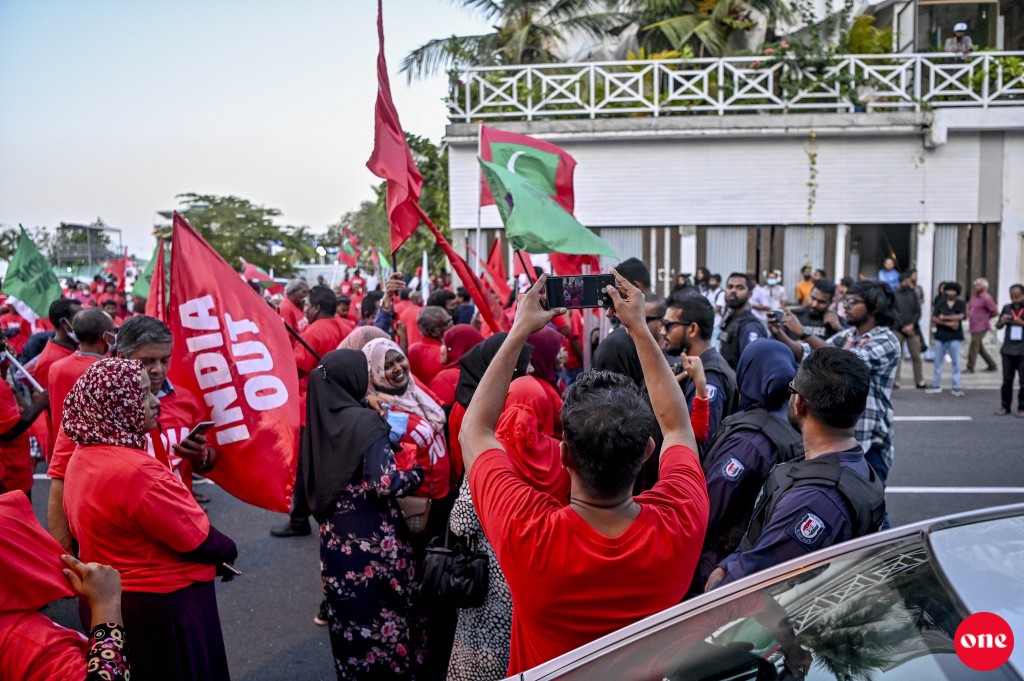 Muzaaharaa aa gulhigen ehves meehaku kandumathin hayyareh nukurey: Fuluhun