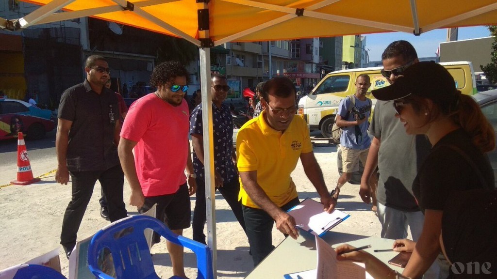 Pres. Nasheed and various others sign petition to dismiss ACC members