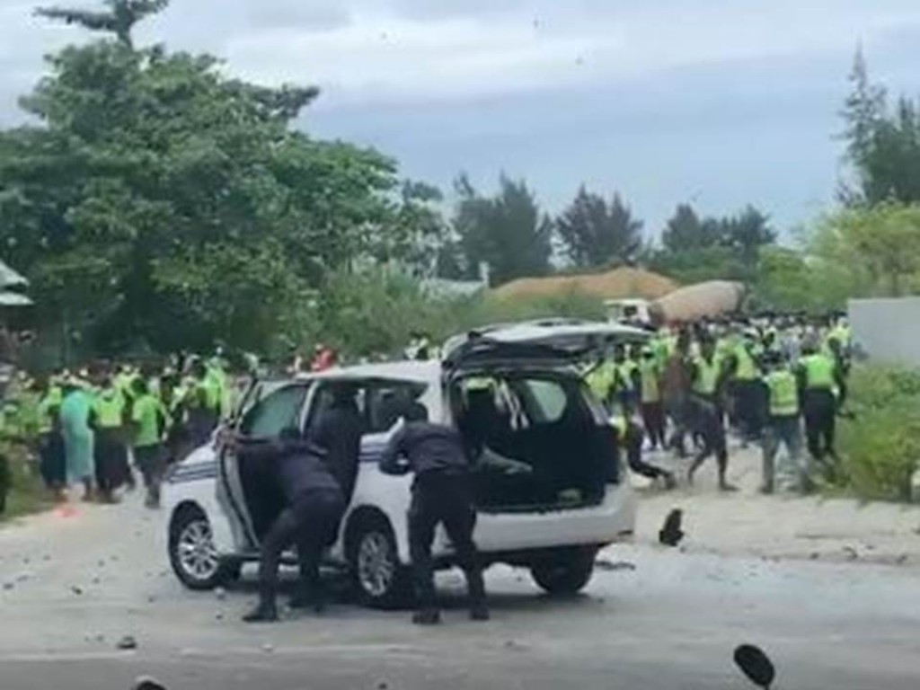 Anehkkaaves bidheyseenge varugadha kurimathilumeh, fuluhun gayah araigane hamala dhinee ohggalun!