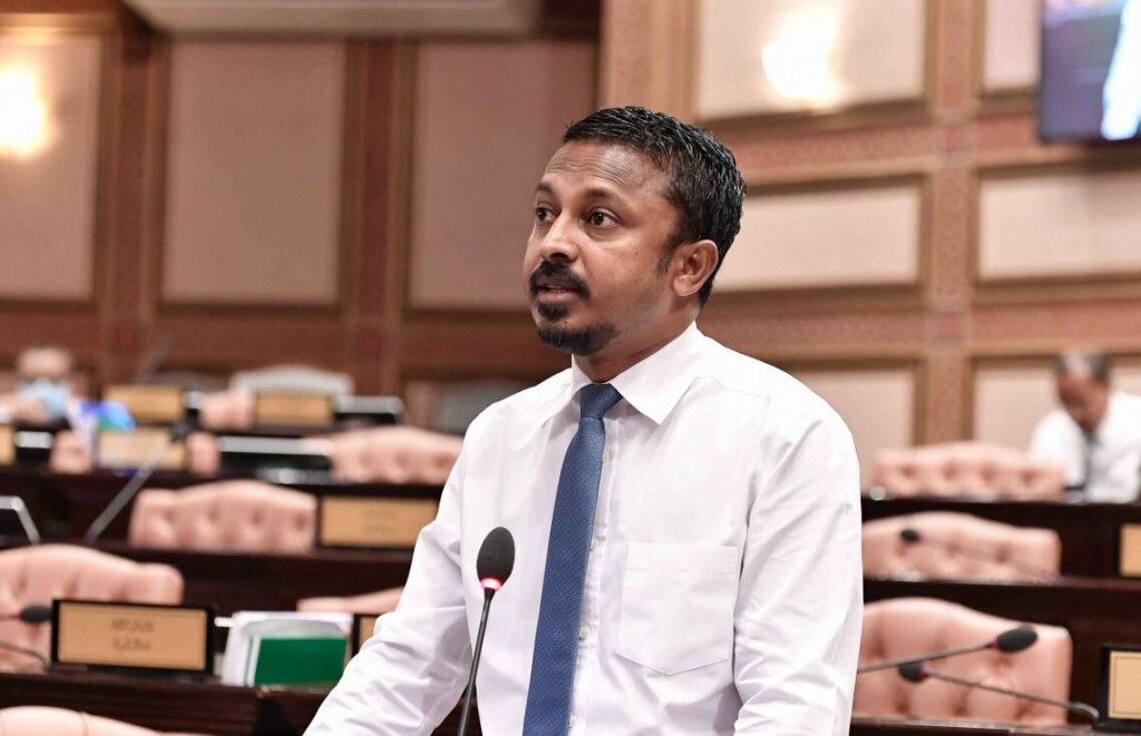 Cornel Nazim isve hunnavai ufahddhavaa Maldives National Party ufeddhumuge huddha Member Ushaam ah dheefi