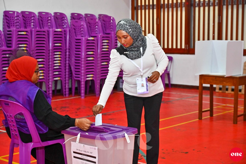 Voting has commenced for Male' city mayoral bi-elections.