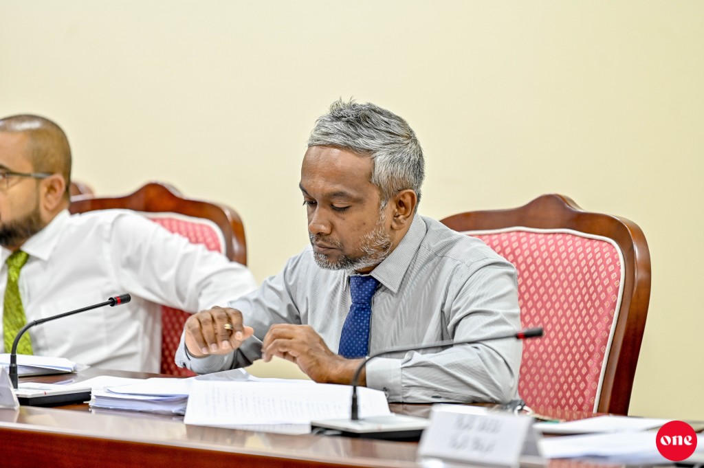 Inthihaabehgai siyaasathu thakaai vaudhu fiyavai kohdhey ehen kanthahthah rishvathuge gothugai kanda alhanee