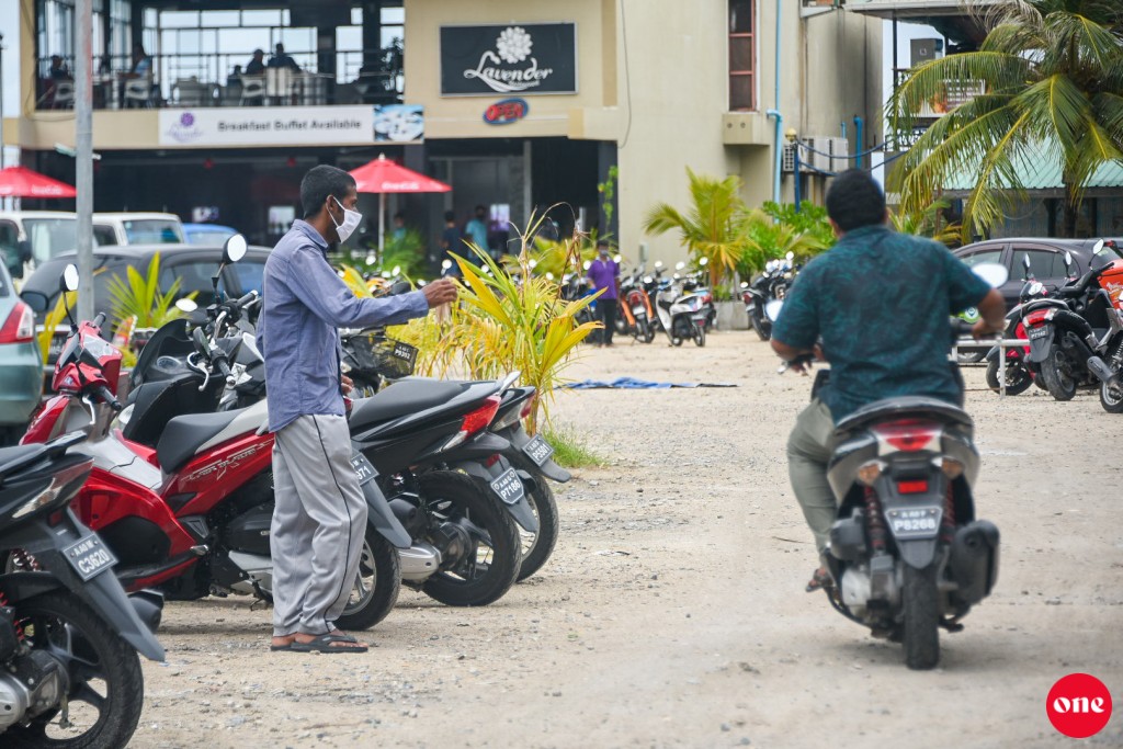 Ethah haas bidheyseenneh magumathive salaan jahanee, nurahkkaluge rangabeeleh!