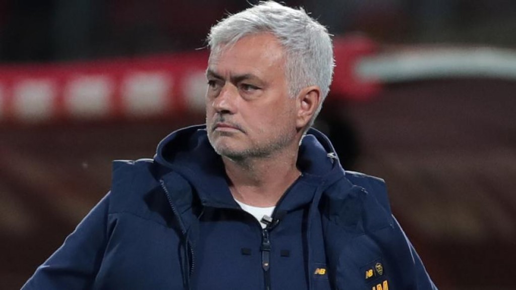 Referee ge kibain ''salaamaiyy hoadhan'' Mourinho match ah nukuthee mic alhaigen