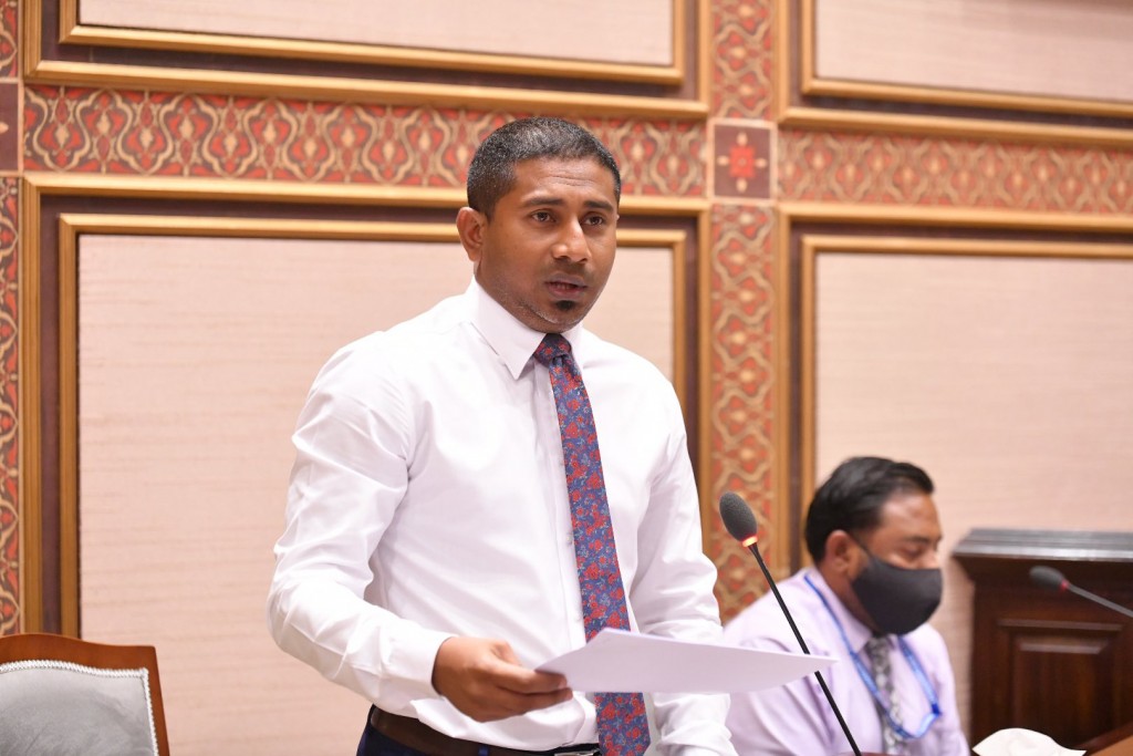 Yoga haraam kamah saafukoh bunefi nama ekameh nukuraanan: Mahuloof