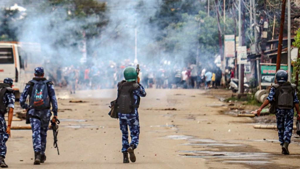 India ge Manipur gai curfew irulaan koh internet kandaalaifi