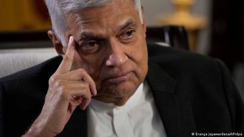 Lankage kureege Raees Ranil ge haalu dherave ICU gai faruvaadhenee 