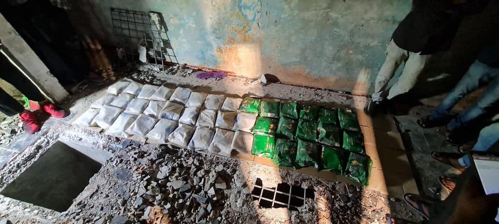 Male' ge ge'eh ge thalhungandu dhashugai foruvaafai huri 42 kilo ge masthuvaa thakethi hoadhaifi