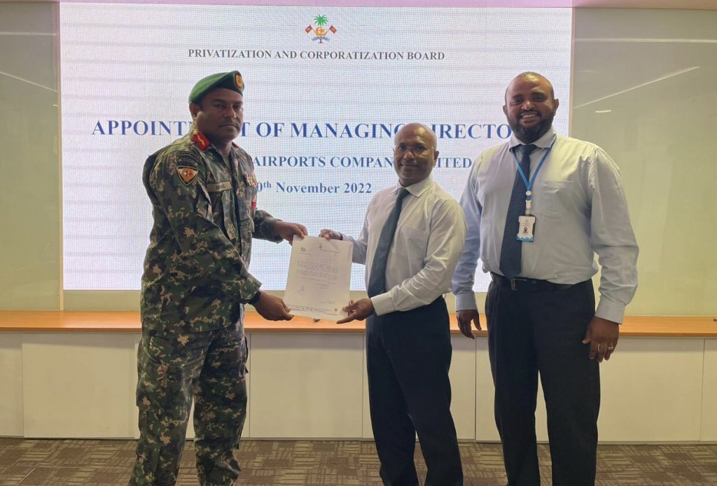 Kahdhoo Aiport ge MD akah Colonel Naseer ayyan kohfi