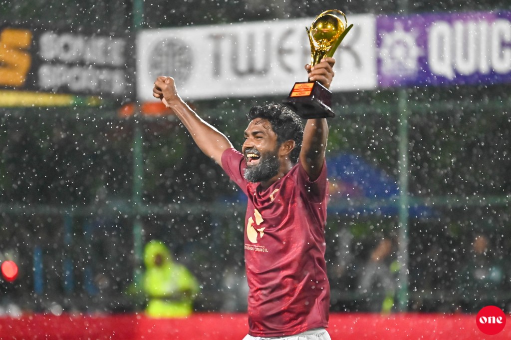 Ammaday ge nazarugai Golden akee raajjeyge futsal adhi football ge foari ahves muhimmu mubaaraatheh!