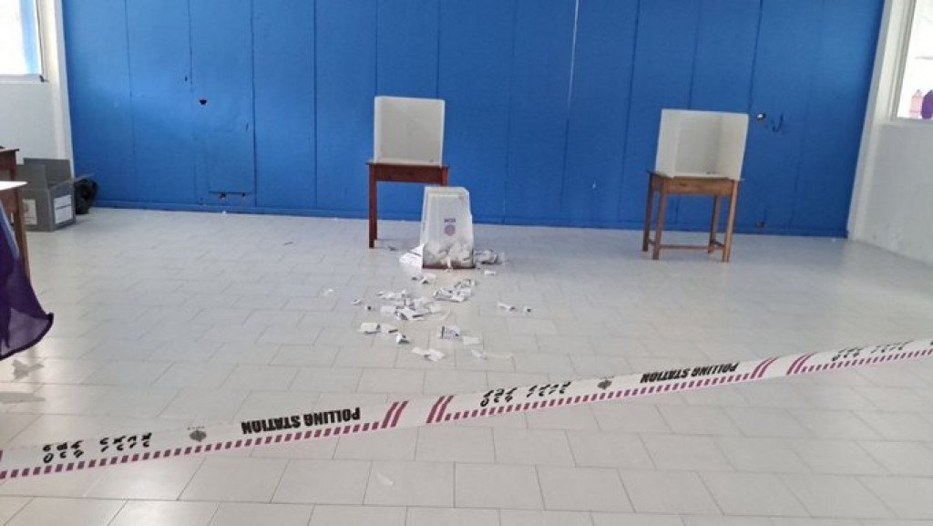 Vaadhoo fotta emme fahun vote laan dhiya meehaa vote foshi falhaalaifi