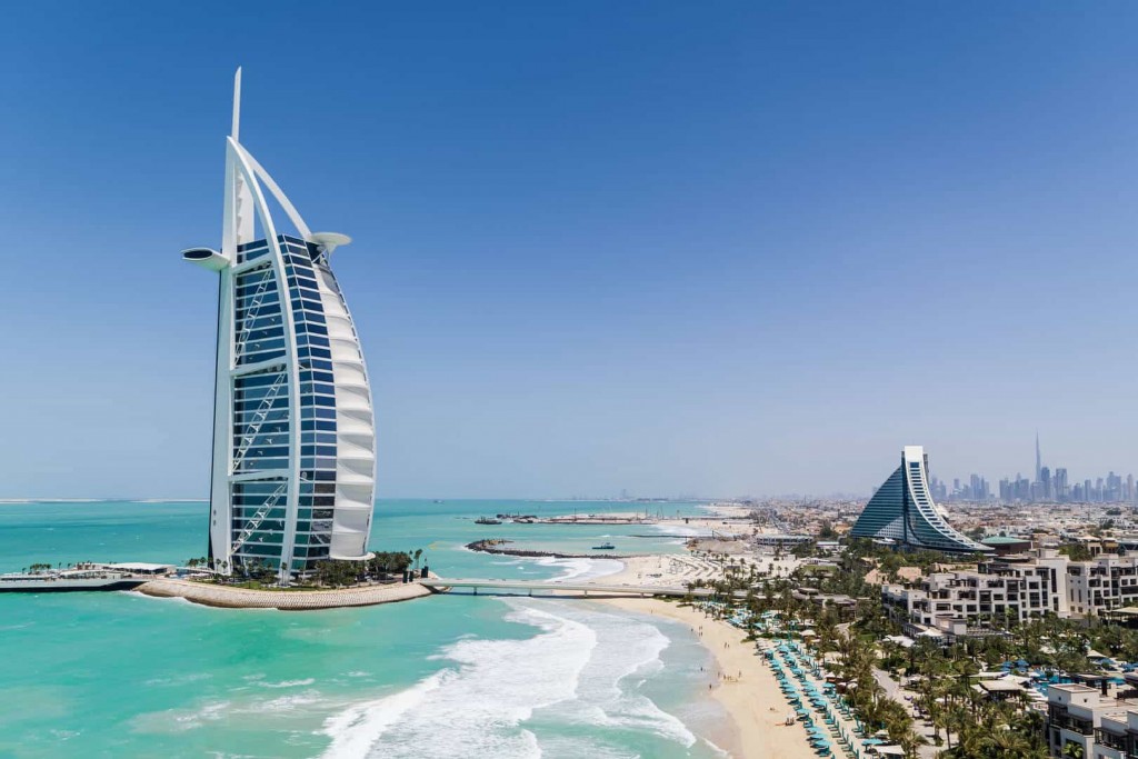 Tharahggeege furusathuthah hoadhumah 300 viyafaariverinnaaeku Dhivehiraahjje UAE ge Burk Al Arab ah!