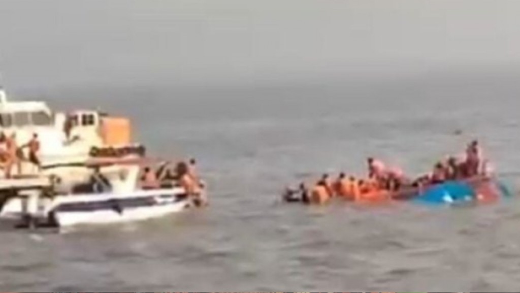 India ge navy ulhandheh ferry ehggai jehi hingi haadhisaaehggai 13 meehaku maruvehjje