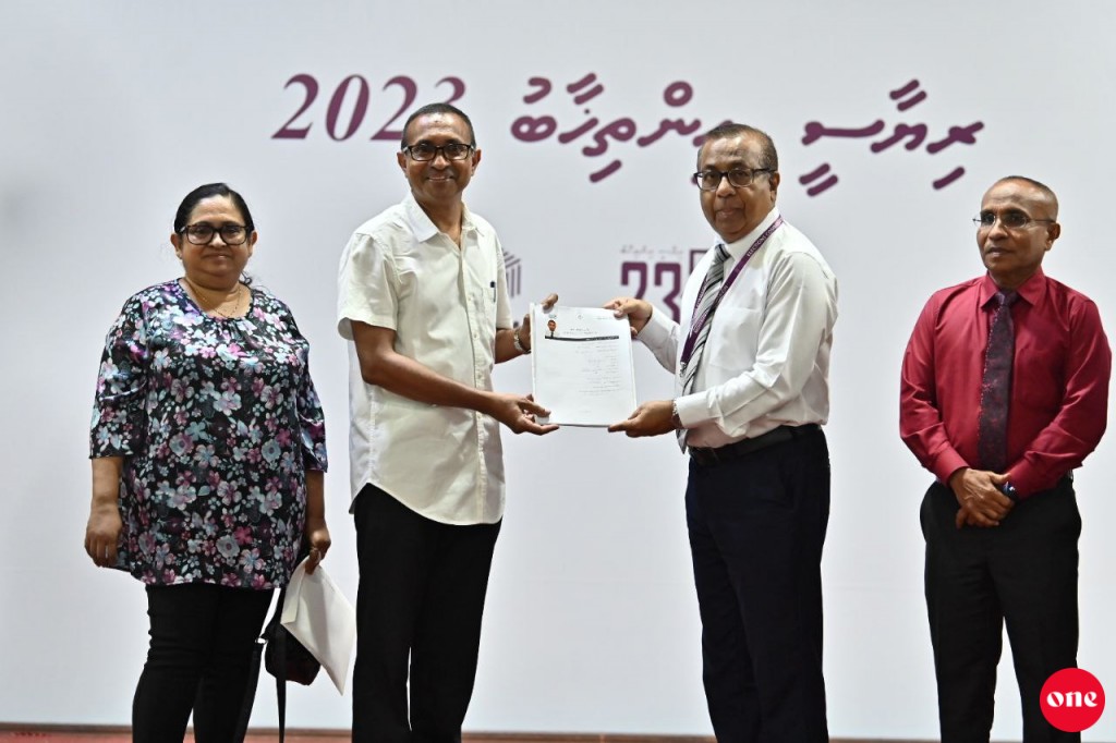 Zameel ge candidacy form hushahalhaifi, runningmate akah an'bikanbalun adhi inthihaabee agent akah dharikalun