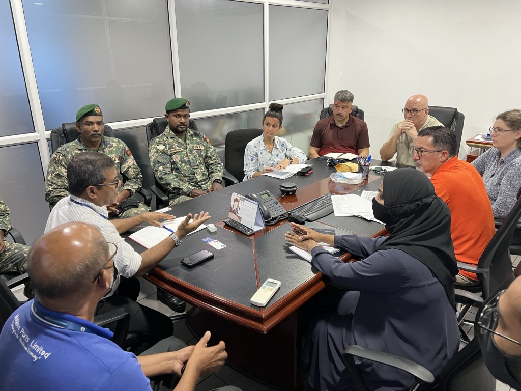 Male' viyafaari ban'dharuge security kankan belumah America Coastguard thajuribaakaarunge ziyaaratheh